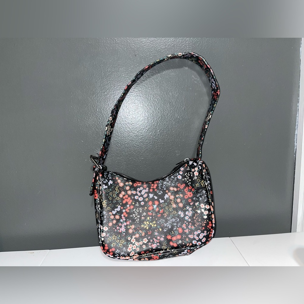 Small shoulder bag